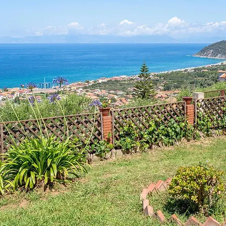 Дом отдыха Giraluna *