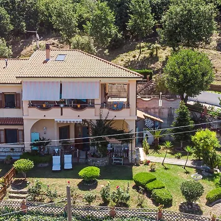 Giraluna Holiday home