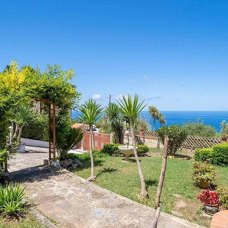 Holiday home Giraluna