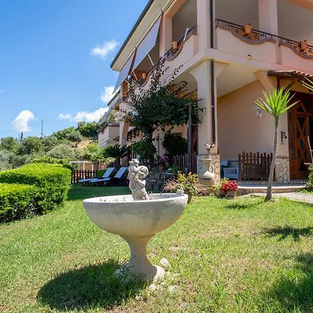 Holiday home Giraluna *