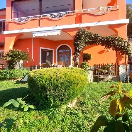 Giraluna Holiday home *
